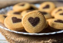 Biscotti con cuore di cioccolato da gustare con la propria metà a San Valentino