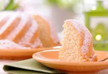 Ciambella sofficissima al latte caldo: la ricetta delle amate nonnine Ciambella sofficissima al latte caldo: la ricetta delle amate nonnine