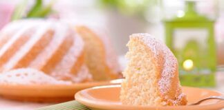 Ciambella sofficissima al latte caldo: la ricetta delle amate nonnine