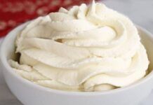 Crema chantilly come quella delle pasticcerie, provala al cucchiaio: pazzesca!