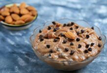 Crema di mandorle al rum, sapore deciso e cremosità avvolgente in un dessert da leccarsi i baffi Crema di mandorle al rum