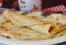Crepes con la bottiglia ti vengono da paura con questo sistema e non sporchi nulla Crepes con la bottiglia ti vengono da paura con questo sistema e non sporchi nulla
