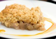 Crumble croccante fuori, morbido dentro: è alle noci e mele, pazzesco!