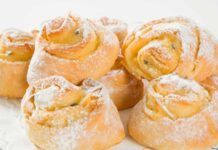 Girelle con gocce di cioccolato: concludi la cena così, soddisferai la tua voglia di dolce Girelle con gocce di cioccolato concludi la cena così, soddisferai la tua voglia di dolce