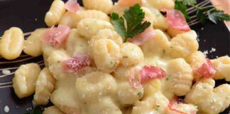 Gnocchi con prosciutto li prepari senza uova e patate, leggerezza e gusto a pranzo!