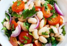 Insalata di fagioli leggerissima: se hai deciso di metterti a dieta domani! Insalata di fagioli leggerissima: se hai deciso di metterti a dieta domani!