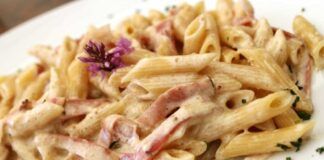 Pranzo diverso? Prova il connubio philadephia e speck per condire la pasta: favoloso!