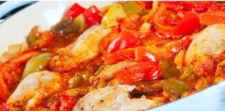 Facile, veloce e buonissimo: il pollo con i peperoni, metti tutto in forno e non ci pensi più!