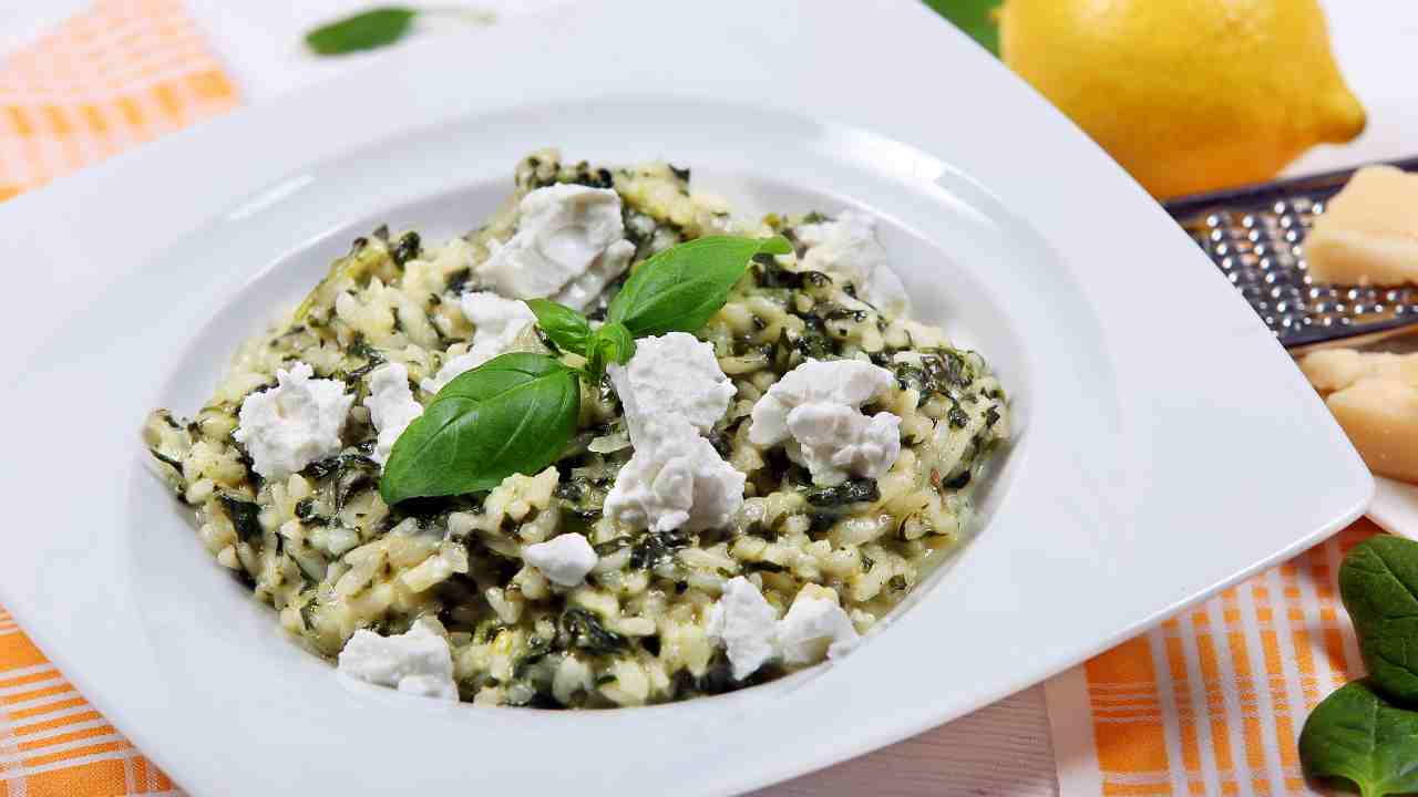 Risotto spinaci e ricotta salata questa versione non ti deluderà, lo preparerai sempre!