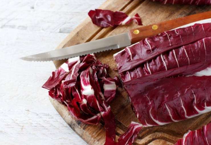 Spaghetti al radicchio in soli 10 minuti metti il pranzo in tavola