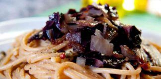 Spaghetti al radicchio in soli 10 minuti metti il pranzo in tavola