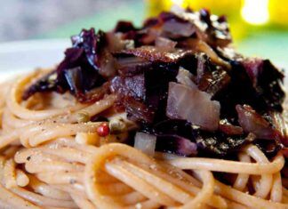 Spaghetti al radicchio in soli 10 minuti metti il pranzo in tavola