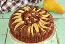 Torta al cioccolato e pere saranno proprio i piccoli a fare il bis, è buonissima