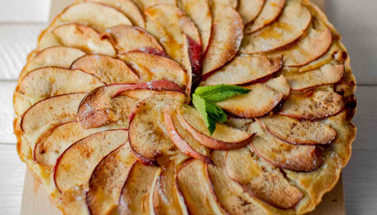 Una fetta di torta di mele senza rimorsi: fai questa versione light, è buonissima!