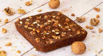 Torta di soia con cacao e noci, sentiti libera di fare colazione con dolcezza
