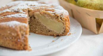 Torta integrale alle pere senza uova: molto più buona di quella classica, si scioglie in bocca
