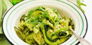 Zucchine e rucola all'insalata il contorno che puoi preparare anche in anticipo!