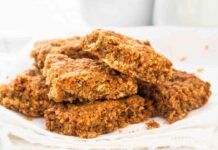 Barrette di avena e banana perfette per lo spuntino di metà mattinata!
