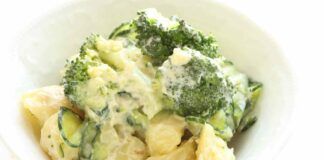 Broccoli, cetrioli e patate sono i protagonisti di questo speciale contorno