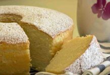 Ciambellone all'orzo morbidissimo e super leggero, ideale a colazione