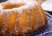 Ciambellone delle nonne: provalo nel latte, si impregna subito, favoloso!