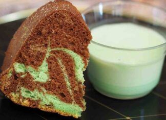 Ciambellone marmorizzato con cacao e pistacchio