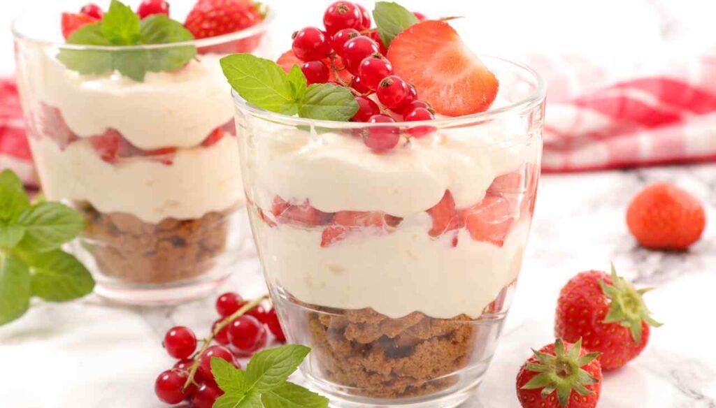 Coppa mascarpone e fragole: il dessert al cucchiaio che non delude mai ...