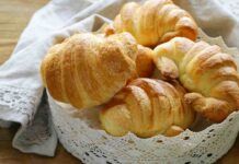 Cornetti soffici senza lievitazione pronti in un battibaleno e super goduriosi