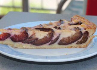 Crostata chantilly alle prugne