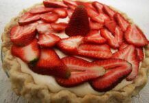 Crostata veloce con crema al latte e fragole, iniziamo a pensare a dessert freschi in attesa della primavera Crostata veloce con crema al latte e fragole 20230310 Ricettasprint