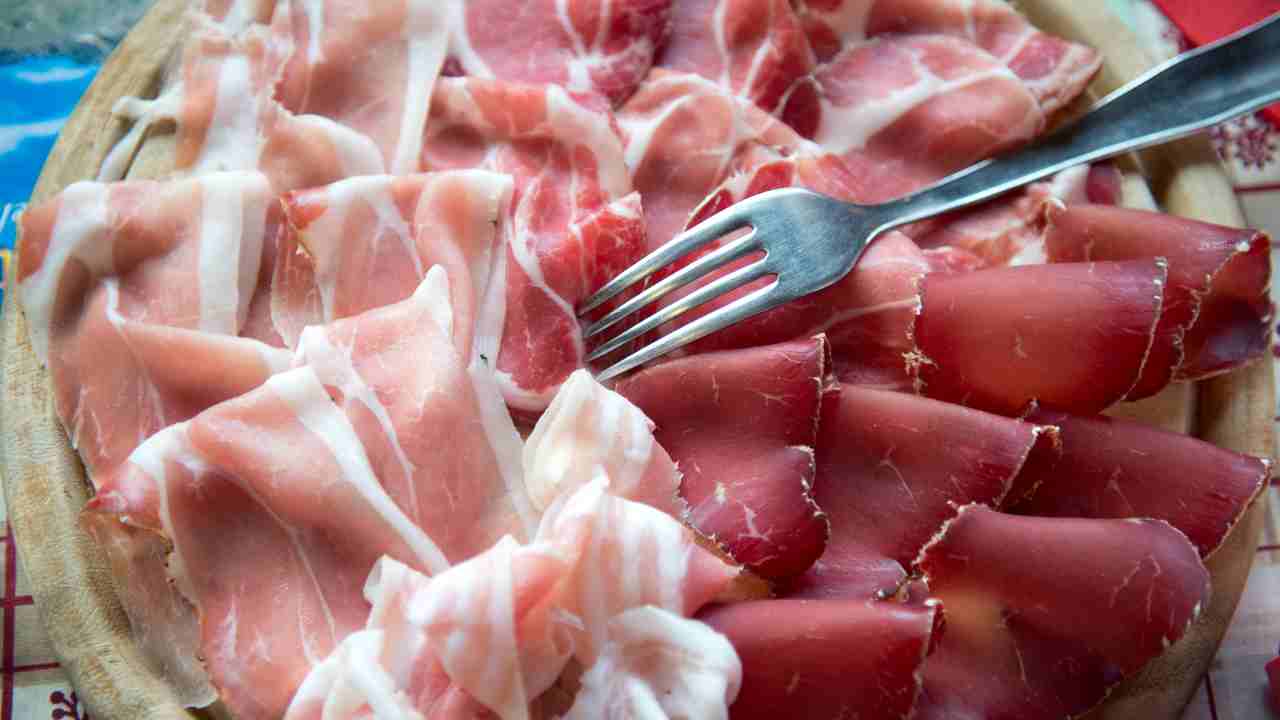 È meglio il prosciutto cotto o quello crudo? A te quale piace di più?