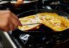 Ecco come girare la frittata senza romperla!
