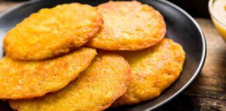 Chips di patate condite: provale subito, non smetterai più di farle!