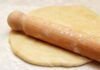 Il trucco per stendere la pasta frolla senza romperla