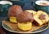 Muffins profiteroles con un cuore cremoso andranno a ruba in un attimo!