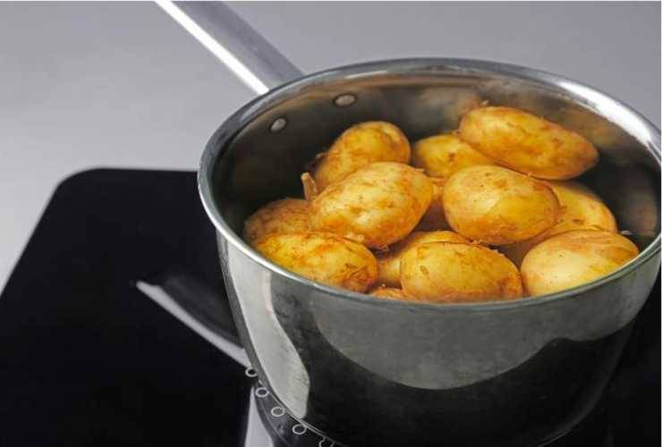 Nostalgia dei piatti freddi Prepara l'insalata di patate capricciosa, una vera goduria! Ricettasprint