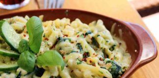 Pasta agli spinaci e peperoncino per un pranzo afrodisiaco, a dir poco speciale