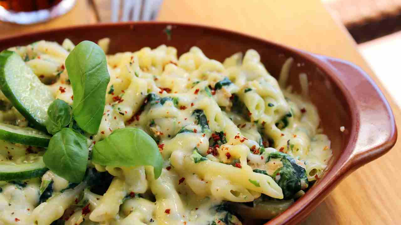 Pasta agli spinaci e peperoncino per un pranzo afrodisiaco, a dir poco speciale
