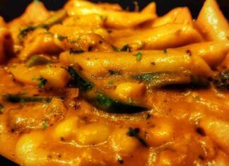 Pasta alla crema di fagioli con pancetta e zucchine