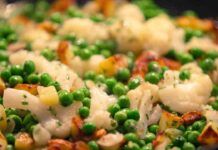Piselli, cavolfiore e patate: un contorno super ricco e delizioso Piselli, cavolfiore e patate un contorno super ricco e delizioso