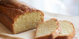 Plumcake al latte caldo soffice come una nuvola, a colazione non può mancare!