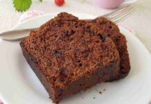Plumcake morbidissimo al cioccolato fondente e nocciole, pura esplosione di golosità