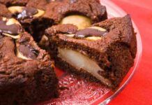 Preparo la torta alle pere, ma ci metto il cioccolato fondente e non solo! Conquisterai tutti