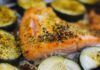 Salmone al forno con granella di pepe e pistacchio