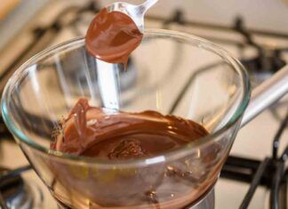 Sciogliere a bagnomaria il cioccolato senza sbagliare