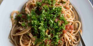 Spaghetti gamberi e pomodorini lasciati conquistare da questo piatto, ti bastano solo 10 minuti!