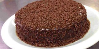 La torta al cioccolato per tutti: leggera e pronta subito, zero tuorli.