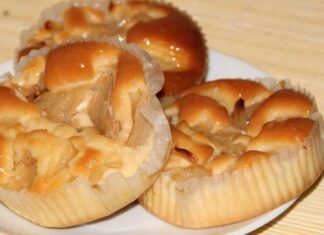 Tortine alla panna calda con mele e miele
