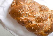 Treccia dolce senza lievitazione al farro e vaniglia, ideale proprio per tutti ecco perchè Treccia dolce senza lievitazione al farro e vaniglia