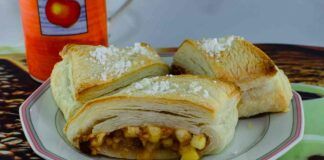 fagottini di strudel sfogliati alle mele caramellate